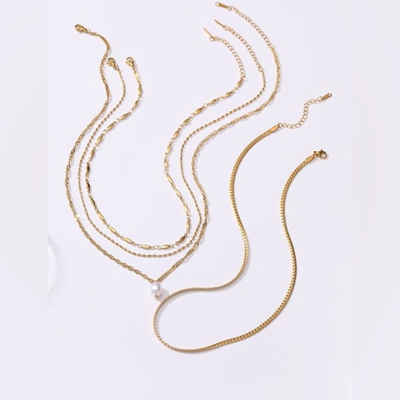 Gold Layered Necklace with Pearl - Picture 3 of 3